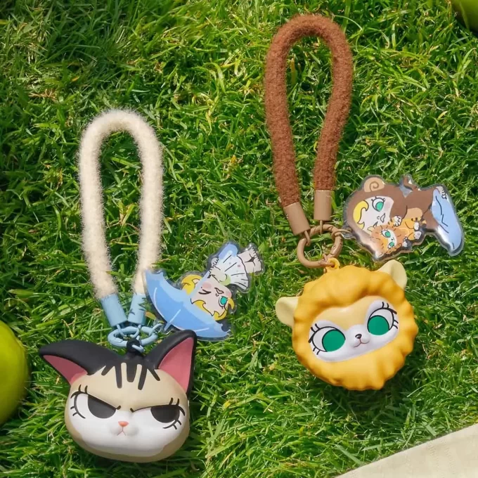 Boîte aveugle avec pendentif à pincer, série Baby Molly et Baby Tabby Boîte aveugle avec pendentif à pincer, série Baby Molly et Baby Tabby