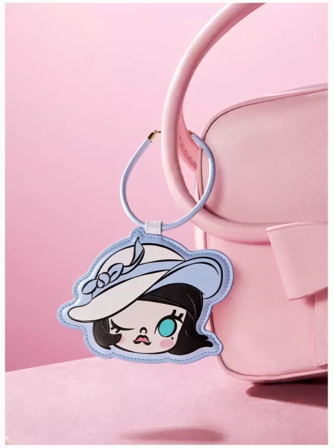 Boîte aveugle avec pendentif porte-cartes de la série Daily Look de MOLLY Boîte aveugle avec pendentif porte-cartes de la série Daily Look de MOLLY