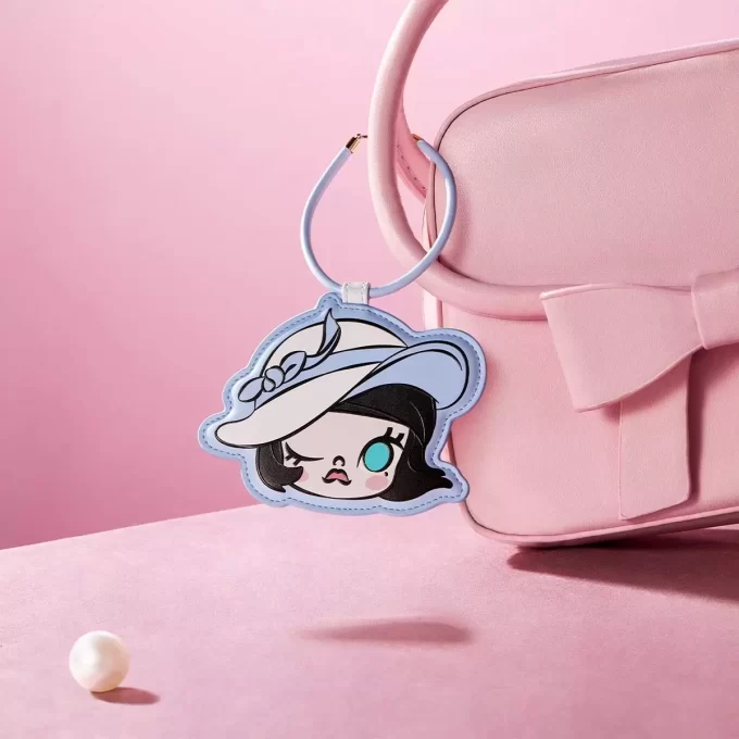 Boîte aveugle avec pendentif porte-cartes de la série Daily Look de MOLLY Boîte aveugle avec pendentif porte-cartes de la série Daily Look de MOLLY