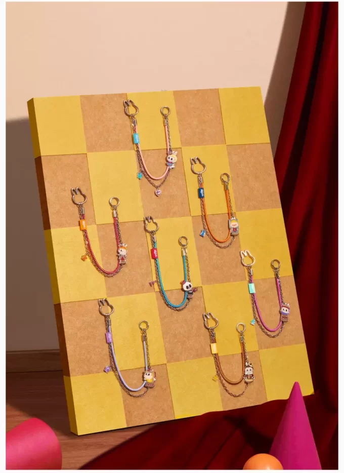 Boîte aveugle suspendue de la série Let’s Checkmate des MONSTRES