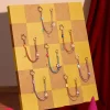 Boîte aveugle suspendue de la série Let’s Checkmate des MONSTRES