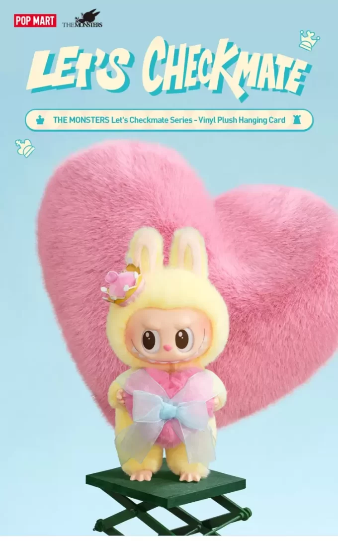 Carte à suspendre en vinyle et peluche de la série Let’s Checkmate des MONSTRES