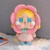 CRYBABY Série Sad Club – Figurine en peluche