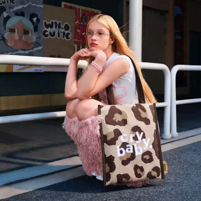 CRYBABY Wild But Cutie Series – Sac à bandoulière CRYBABY Wild But Cutie Series – Sac à bandoulière