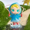 Figurine amusante Baby Molly sous la pluie