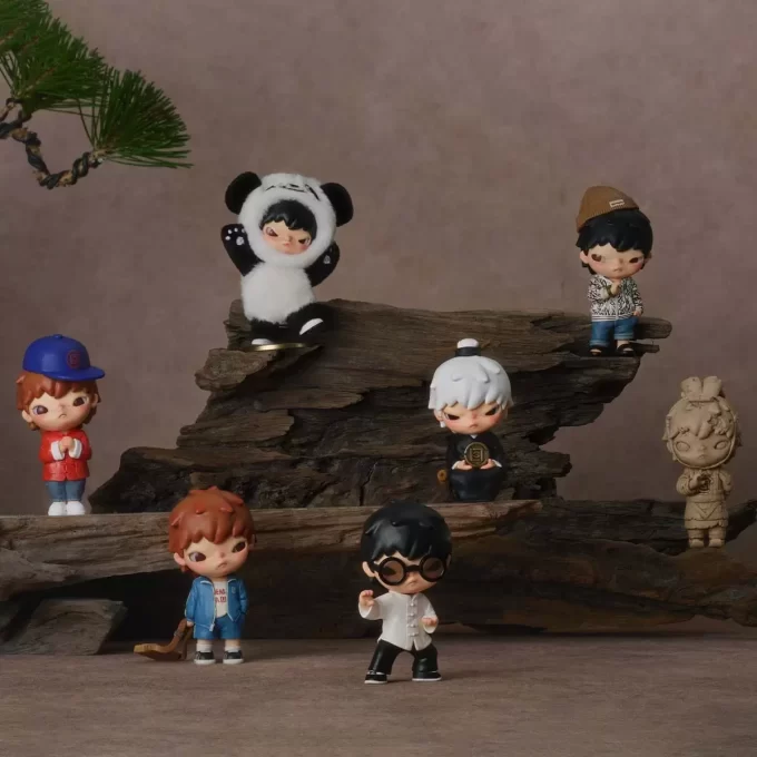 Figurines de la série Hirono × CLOT