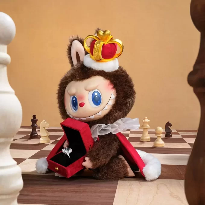 LES MONSTRES Série Let’s Checkmate – Poupée en peluche en vinyle