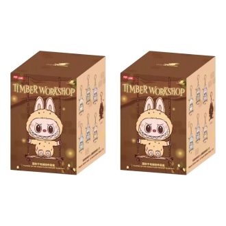 Pendentif Labubu The Monsters Timber Workshop Playing on the Swing, coffret exclusif Pop Land scellé (2 boîtes aveugles)