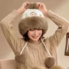 Série de vacances chaudes et moelleuses – Bonnet en peluche LABUBU Série de vacances chaudes et moelleuses – Bonnet en peluche LABUBU