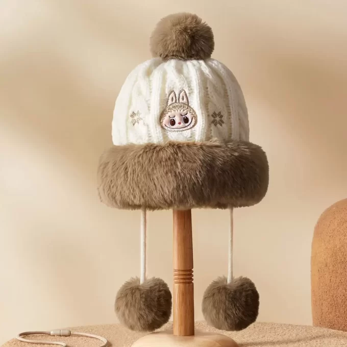 Série de vacances chaudes et moelleuses – Bonnet en peluche LABUBU Série de vacances chaudes et moelleuses – Bonnet en peluche LABUBU